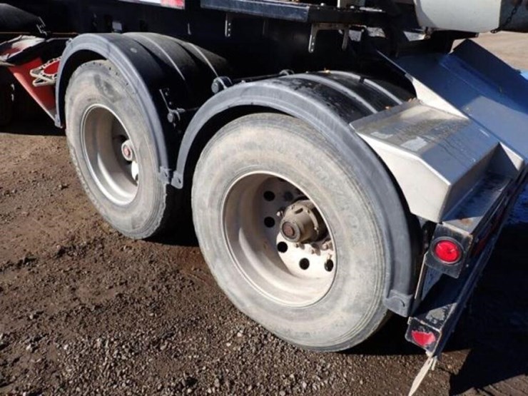 2020-freightliner-114sd-image-38