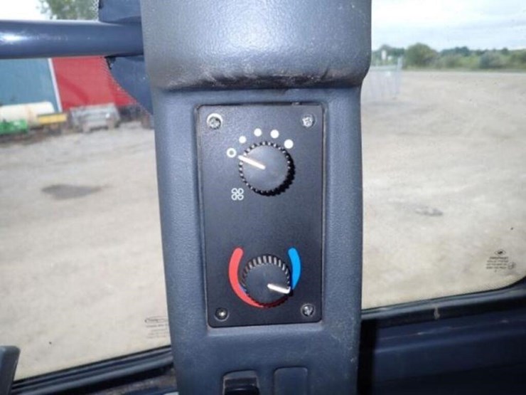 2014-deere-624k-image-19