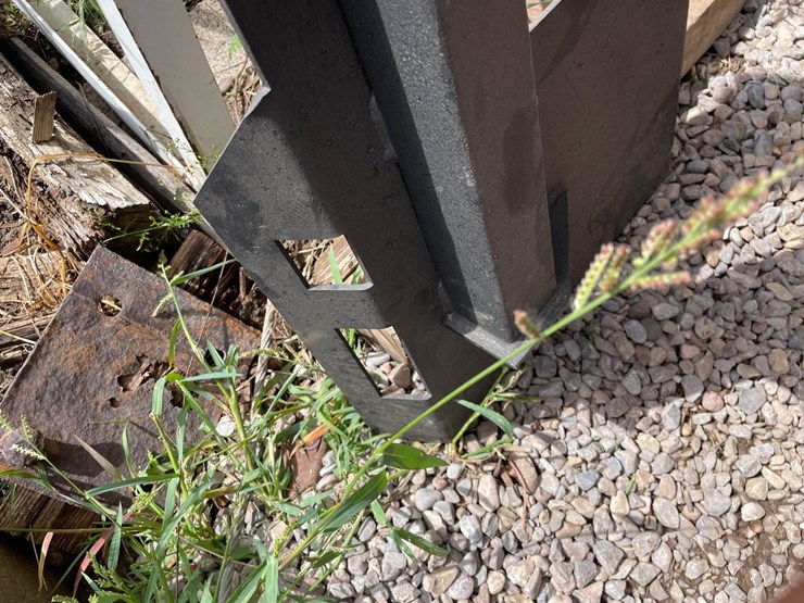 #9183-•-vevor-skid-steer-hitch-plate-image-6