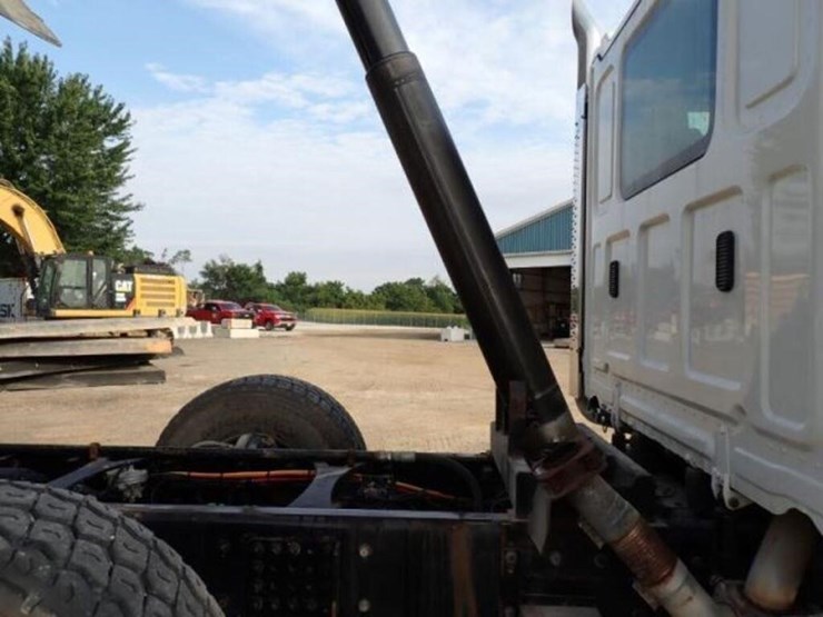 2024-western-star-49x-image-77