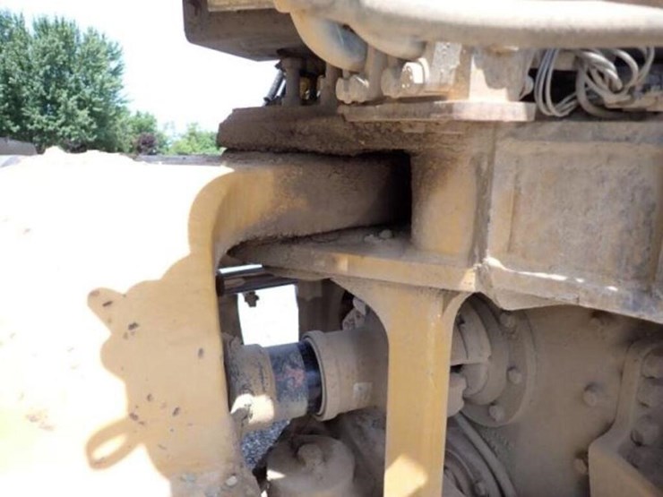 2009-caterpillar-725-image-55