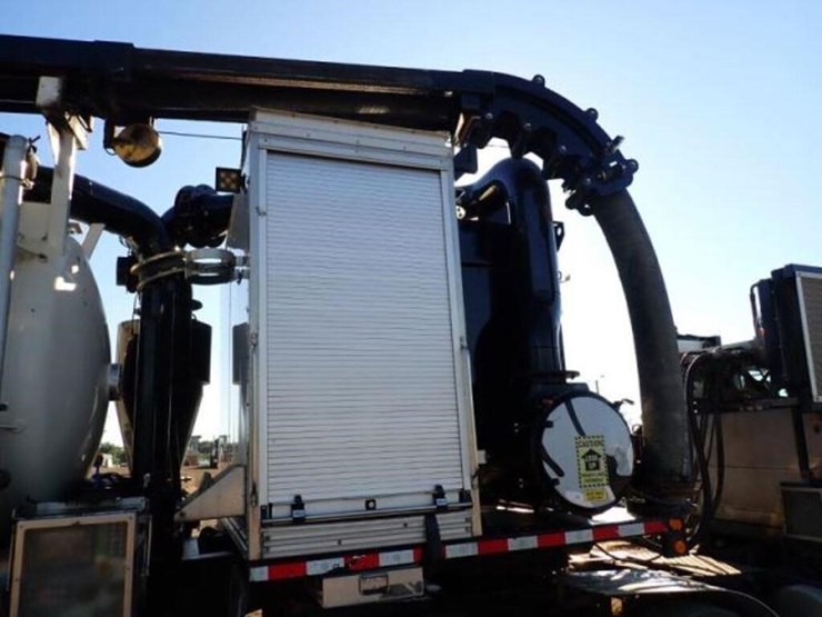 2020-freightliner-114sd-image-48