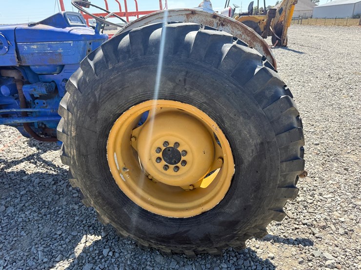 ford-tractor-image-5