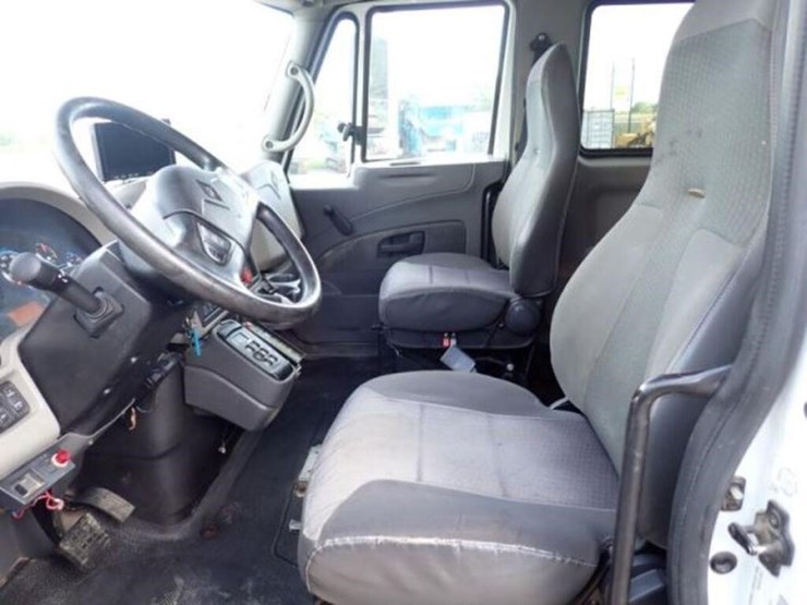 2009-international-durastar-4400-image-22