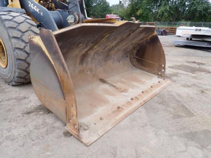 2018-deere-744k-image-31