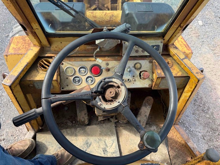caterpillar-930-image-23