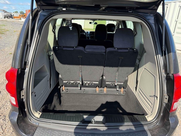 2014-dodge-grand-caravan-image-13