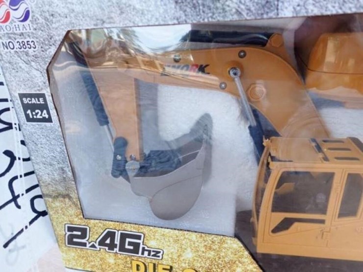 unused-captok-excavator-toy-image-3