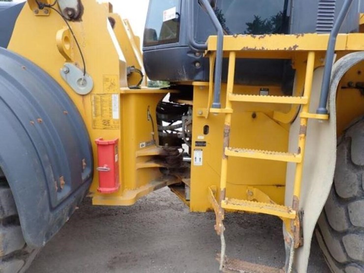 2018-deere-744k-image-38