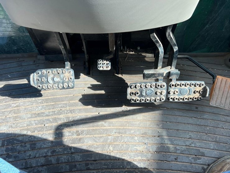 2022-john-deere-5125r-image-30