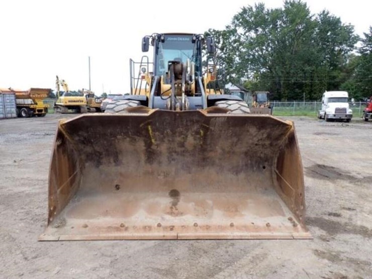2018-deere-744k-image-2
