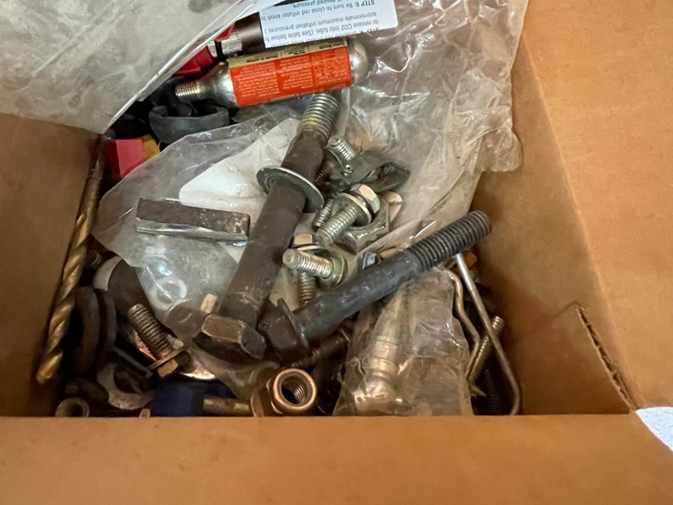 #9245-•-lot-of-automotive-and-rv-items-image-5
