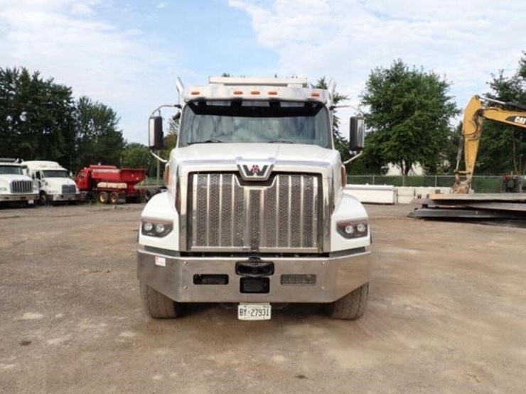 2024-western-star-49x-image-2