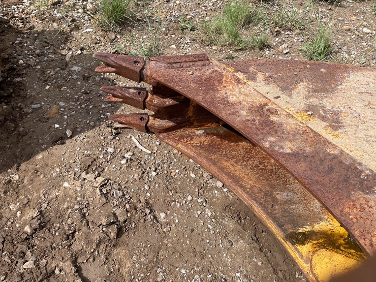 #9172-•-john-deere-backhoe-bucket-image-4