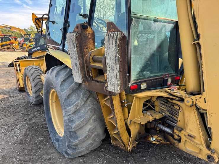 caterpillar-420d-image-14