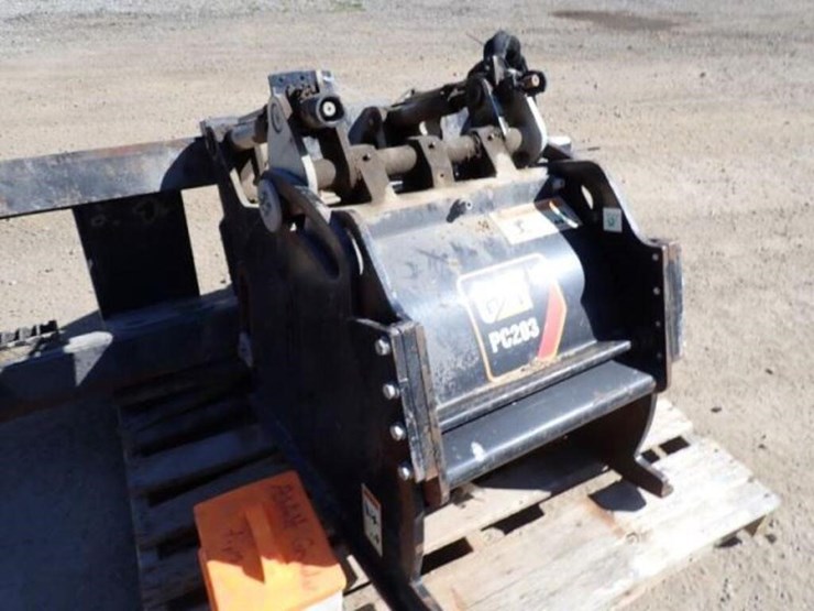 2011-caterpillar-20-image-10