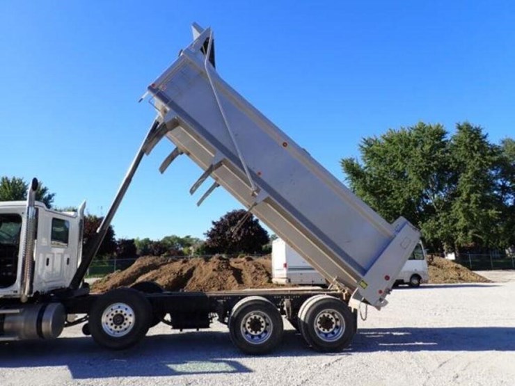 2024-western-star-49x-image-69