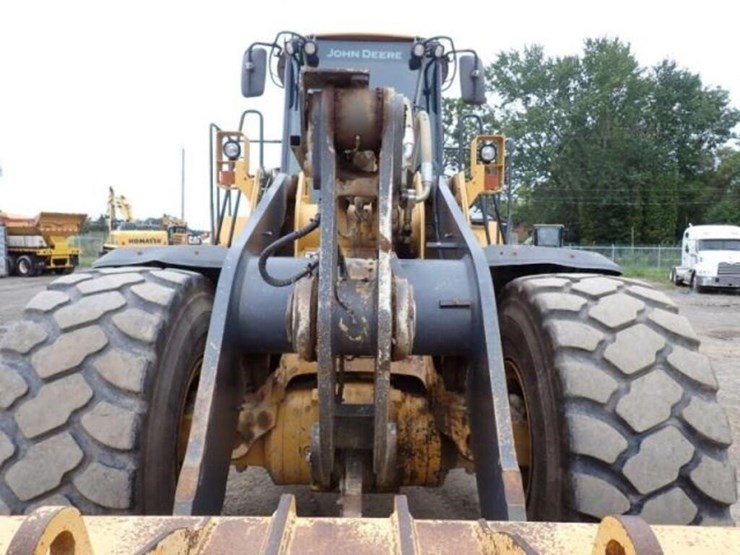 2018-deere-744k-image-30