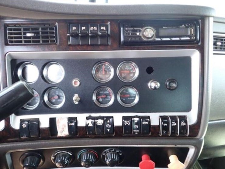 2012-kenworth-t800-image-18