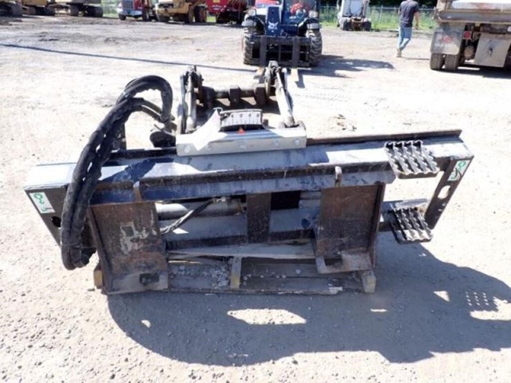 2011-caterpillar-20-image-5
