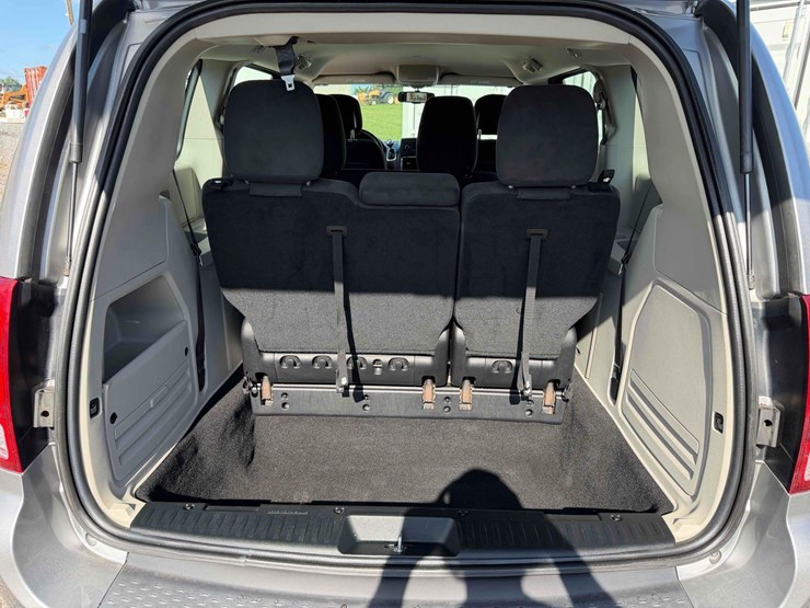 2015-dodge-grand-caravan-image-13