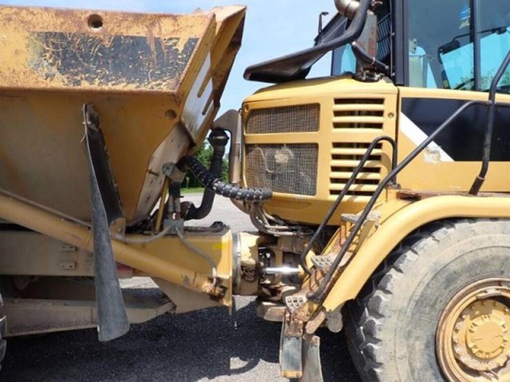 2009-caterpillar-725-image-51