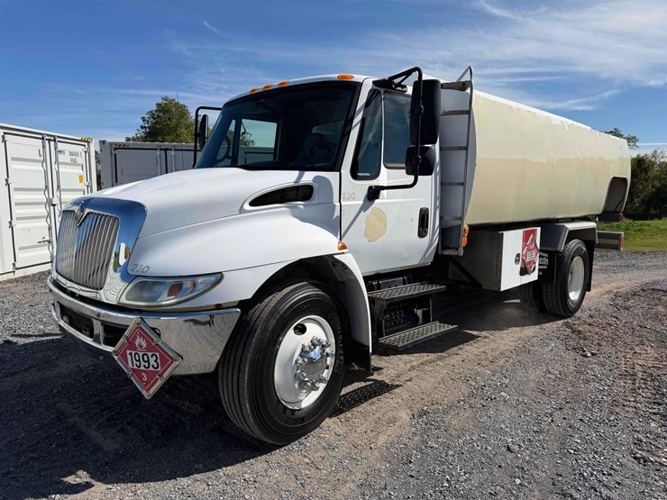 2002-international-durastar-4400-image-1