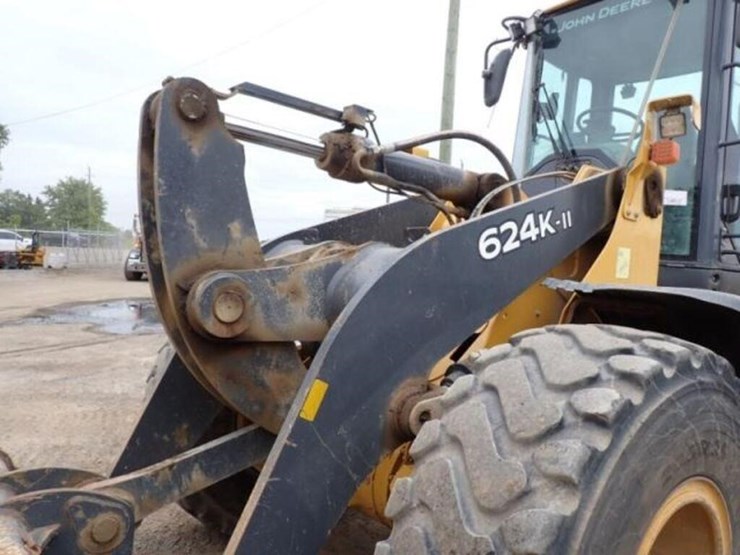 2018-deere-624k-image-26