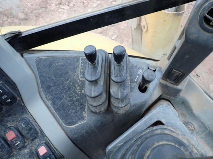 2016-caterpillar-430f2-it-image-12