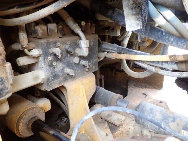 2018-deere-744k-image-53