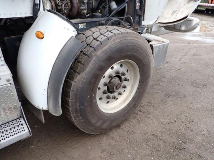 2015-peterbilt-367-image-24