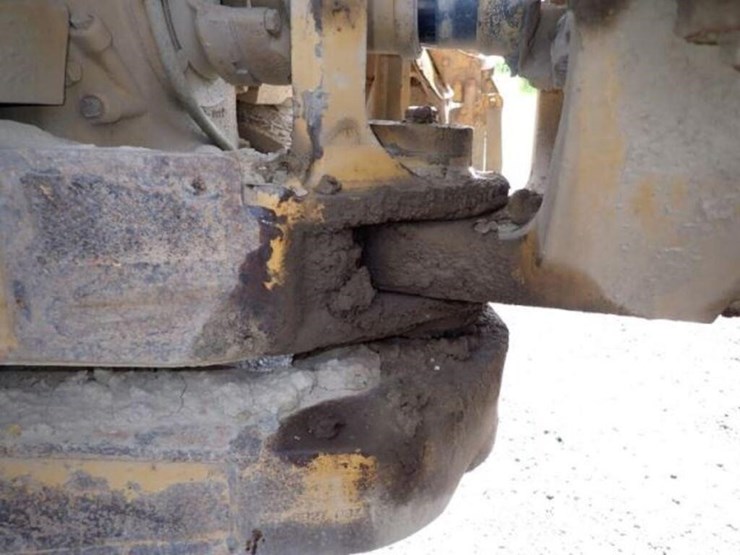 2009-caterpillar-725-image-37