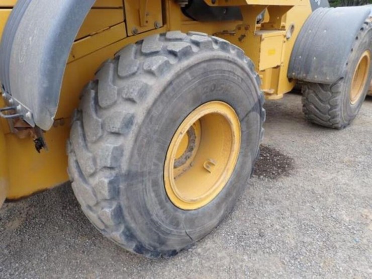 2018-deere-624k-image-46