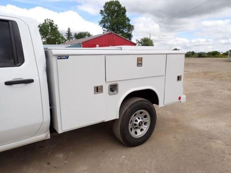 2024-chevrolet-silverado-3500hd-image-37