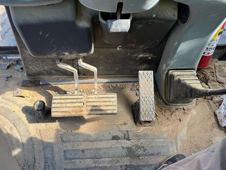 caterpillar-420d-image-26