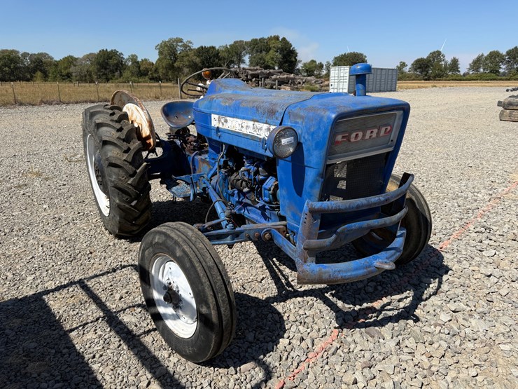 ford-tractor-image-2