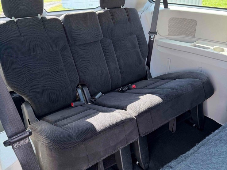 2014-dodge-grand-caravan-image-18