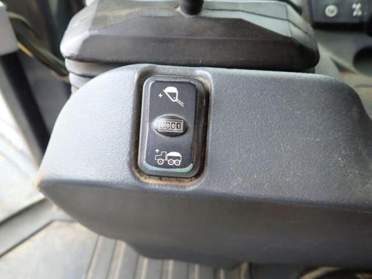 2018-deere-744k-image-17
