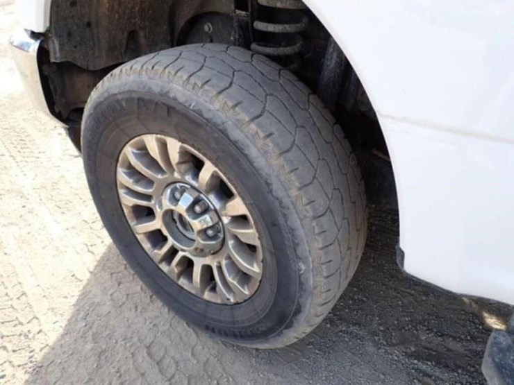 2020-ford-f250-xlt-image-34