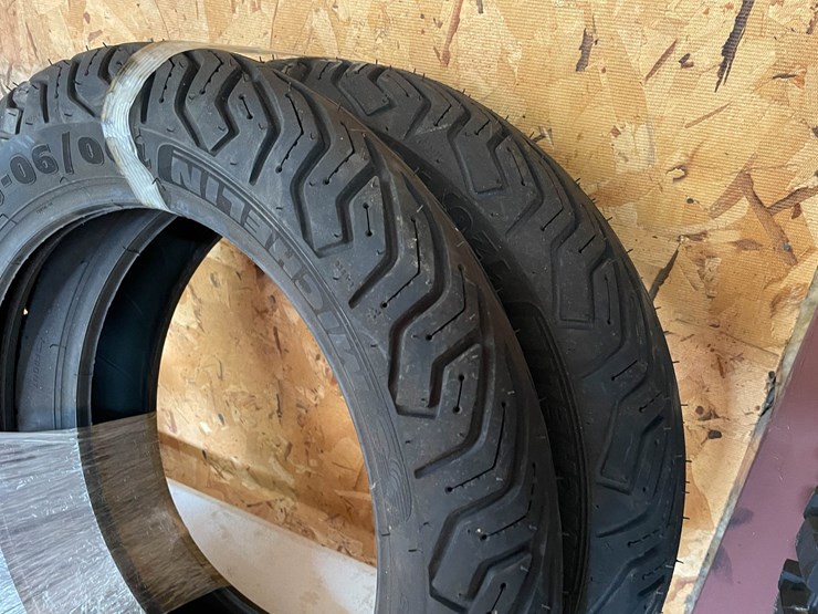 #9248-•-2-motorcycle-tires-image-4