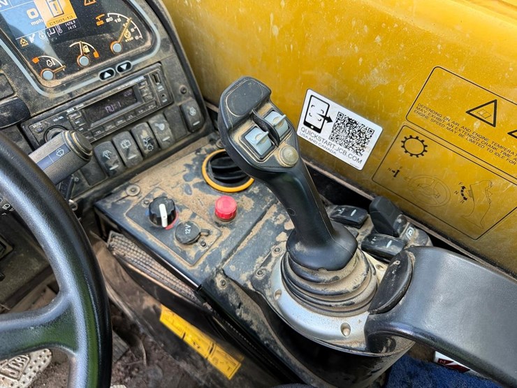 jcb-525-60-image-22