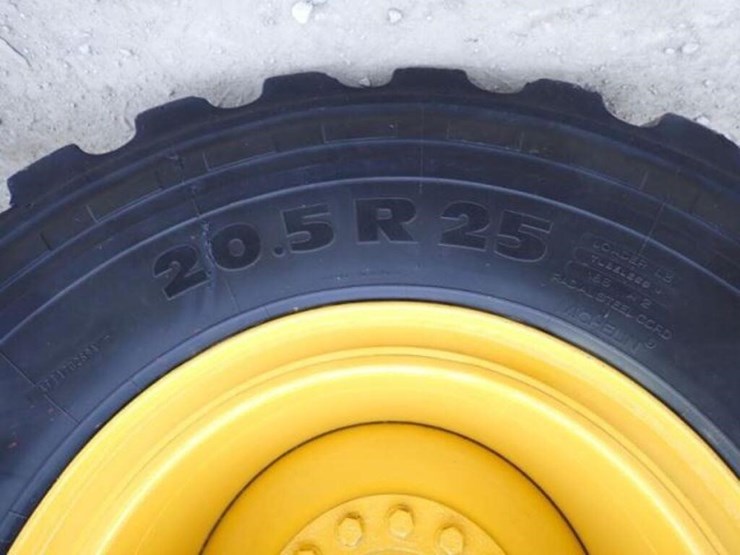 2014-deere-624k-image-37