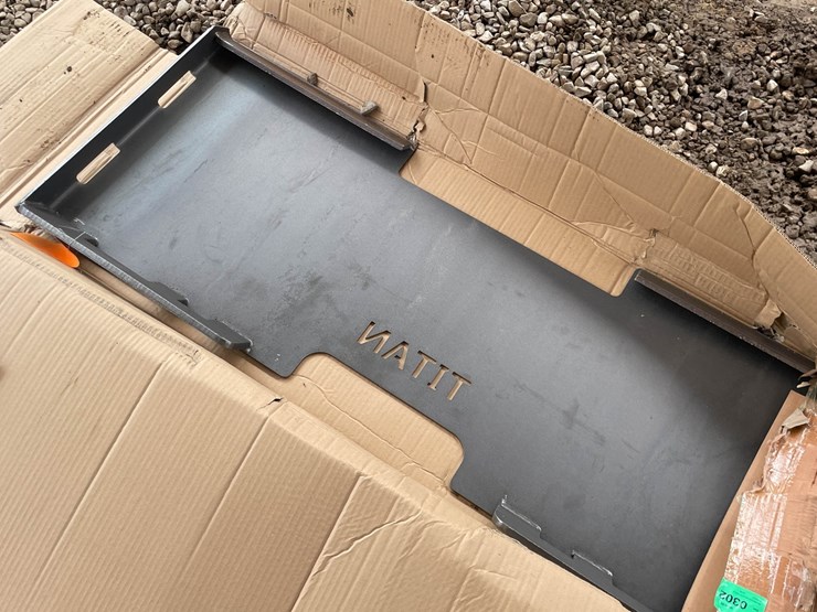 #9185-•-titan-blank-skid-steer-plate-image-2
