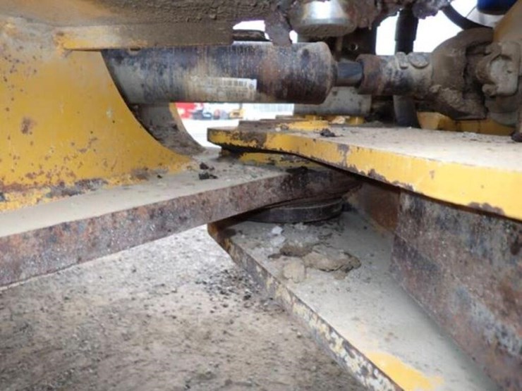 2018-deere-624k-image-39