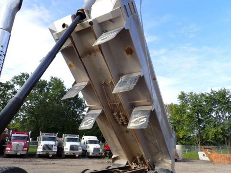 2024-western-star-49x-image-70