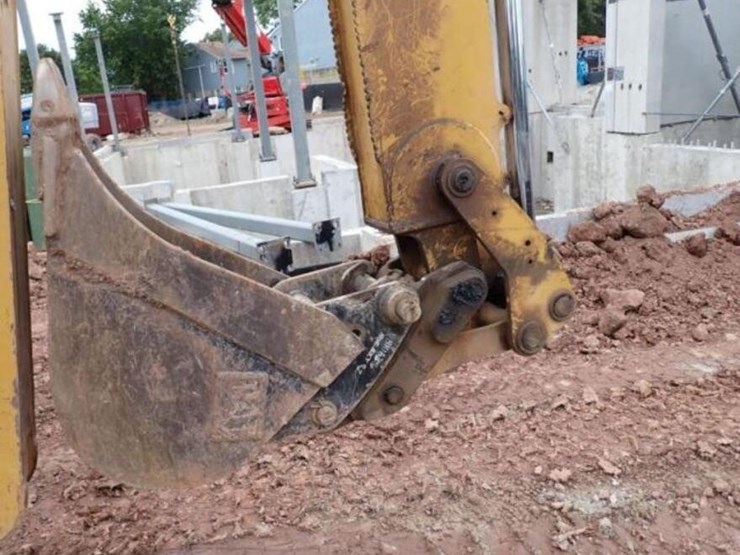 2016-caterpillar-430f2-it-image-33