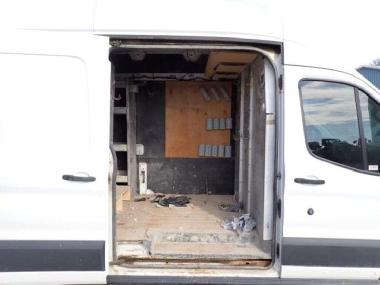 2016-ford-transit-image-41