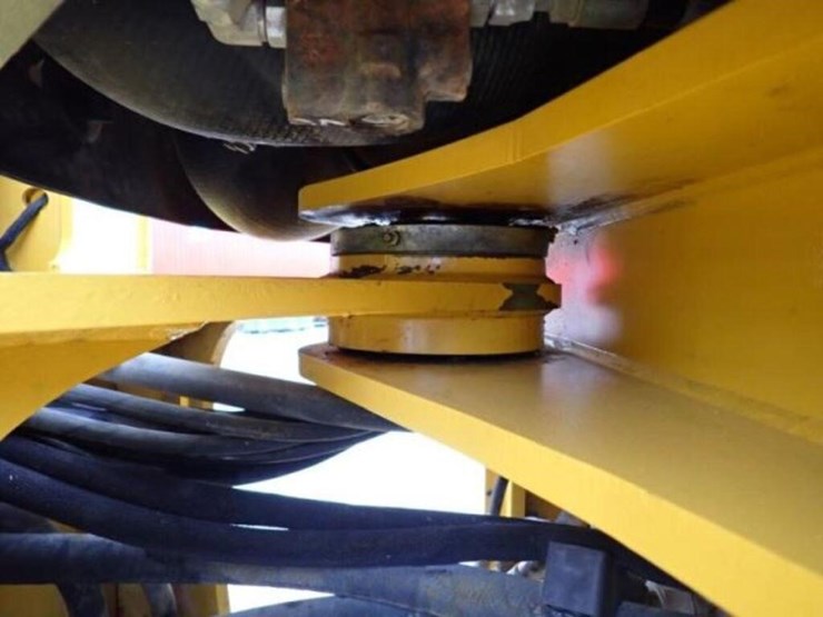 2014-deere-624k-image-40