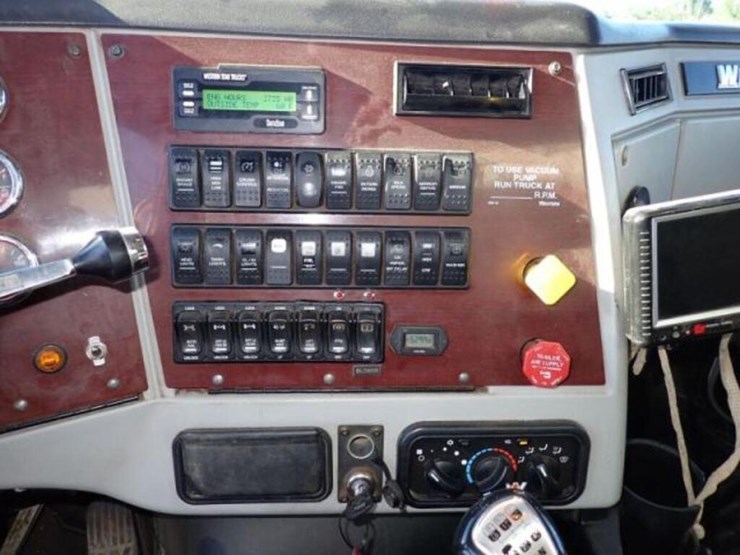 2018-western-star-4700sb-image-12