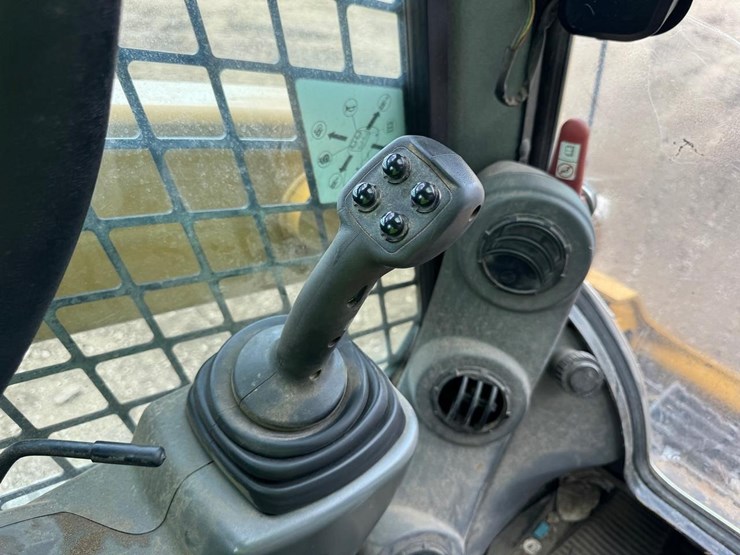 2015-caterpillar-257d-image-27